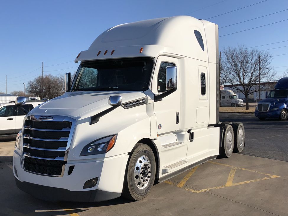 freightliner vs peterbilt vs kenworth